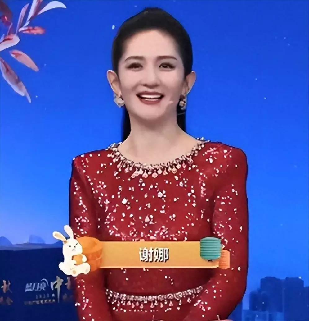 谢娜背后的“靠”到底是谁，一直是大家热议的话题。她从北漂姑娘到湖南卫视当家花旦，