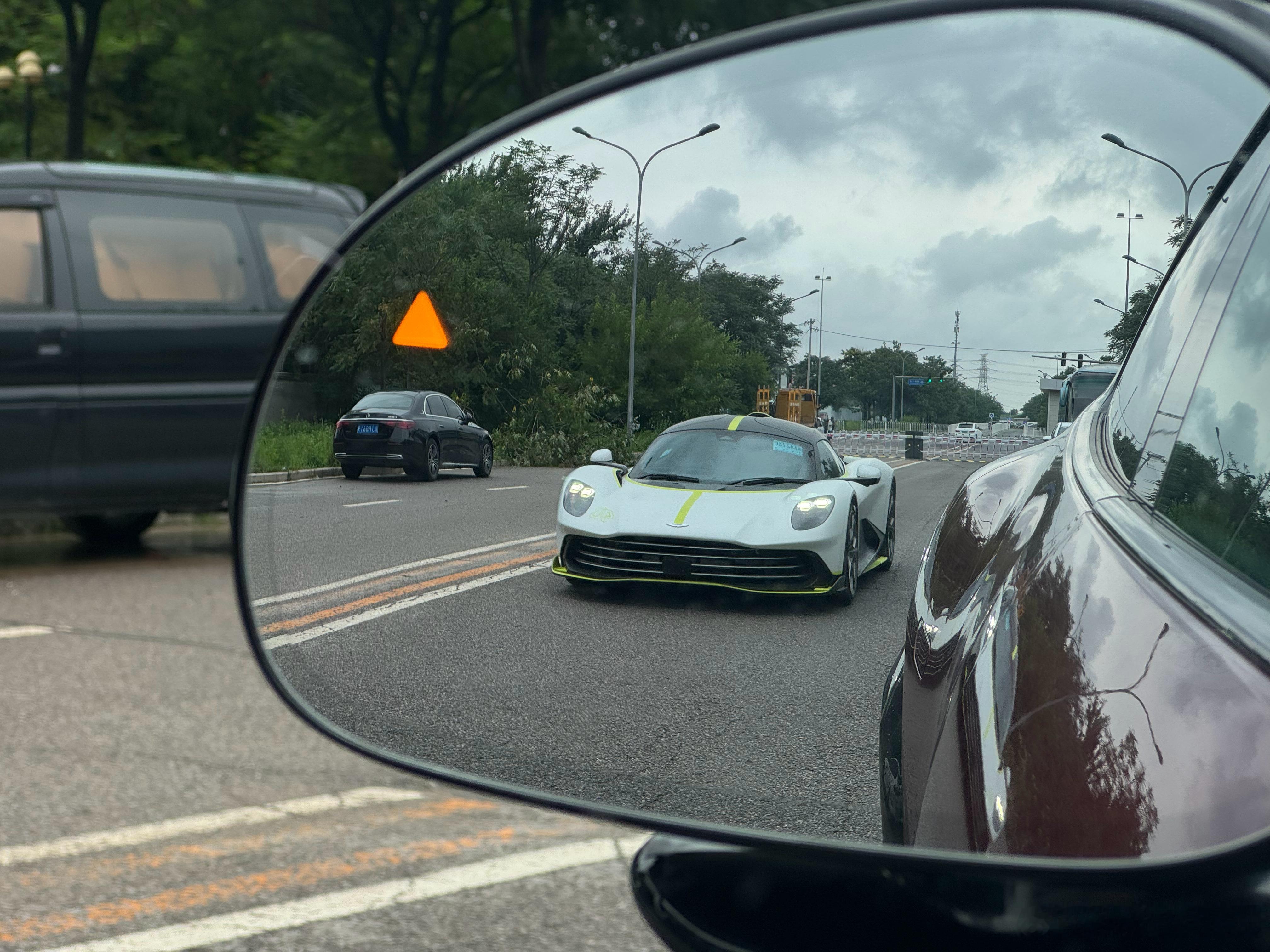 YU7 GT雨天起步，比Valhalla快小米yu7gt