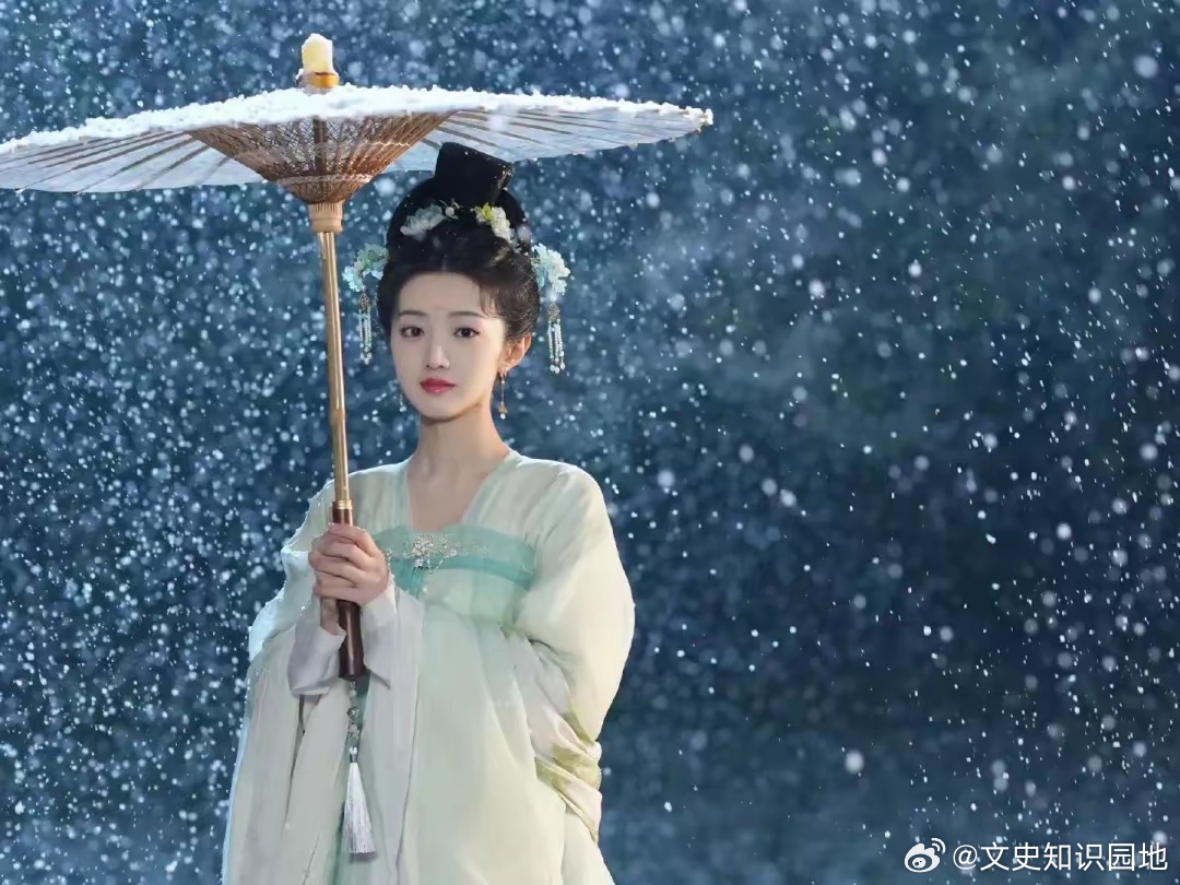 武则天晚年已然确立了儿子的太子之位，然而她的退位却是被逼无奈之举。彼时，张柬之带