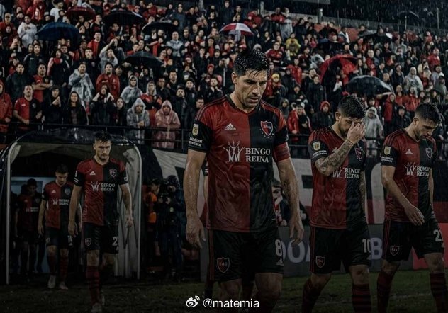 ⚠️🔴⚫ 纽维尔老男孩队陷入全面危机。纽维尔老男孩队正经历近年来最艰难的时刻之