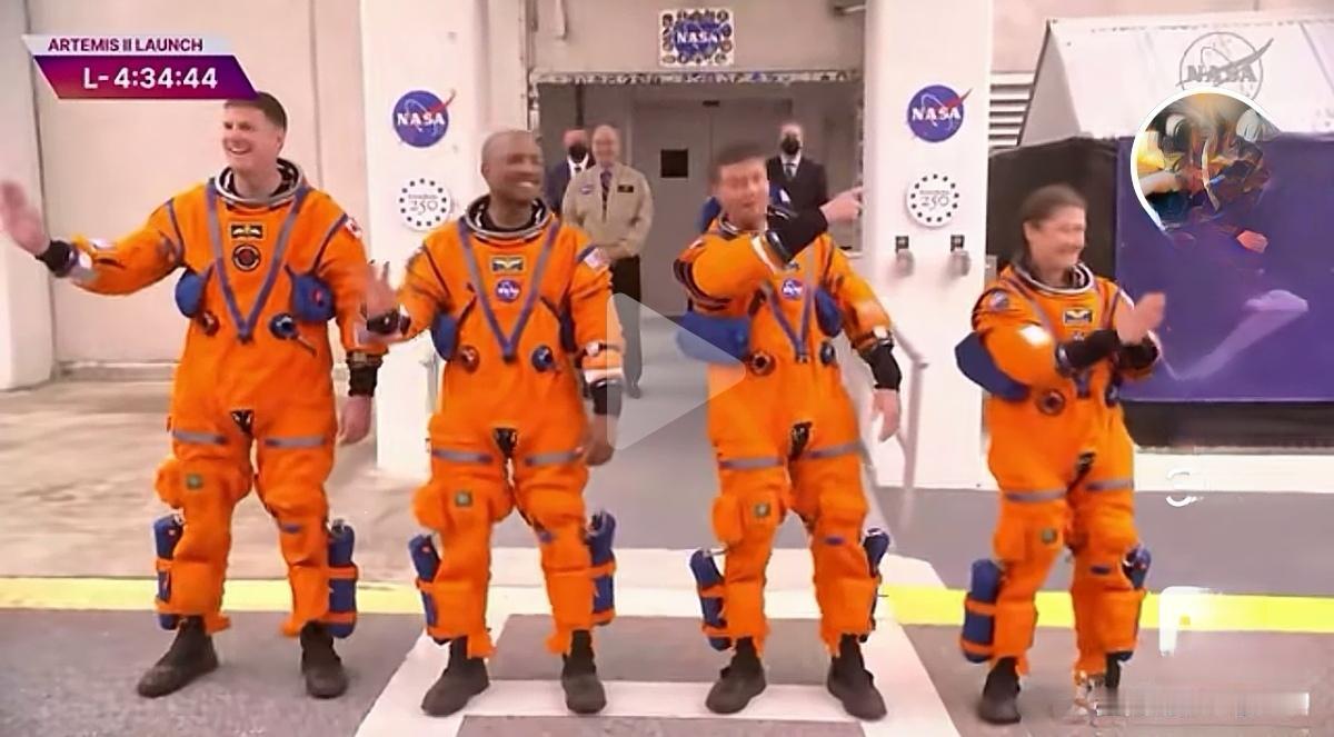 同样的一套密封的一体的宇航服，不可能出发的时候，搭配的鞋子，跟返回的时候搭配的鞋