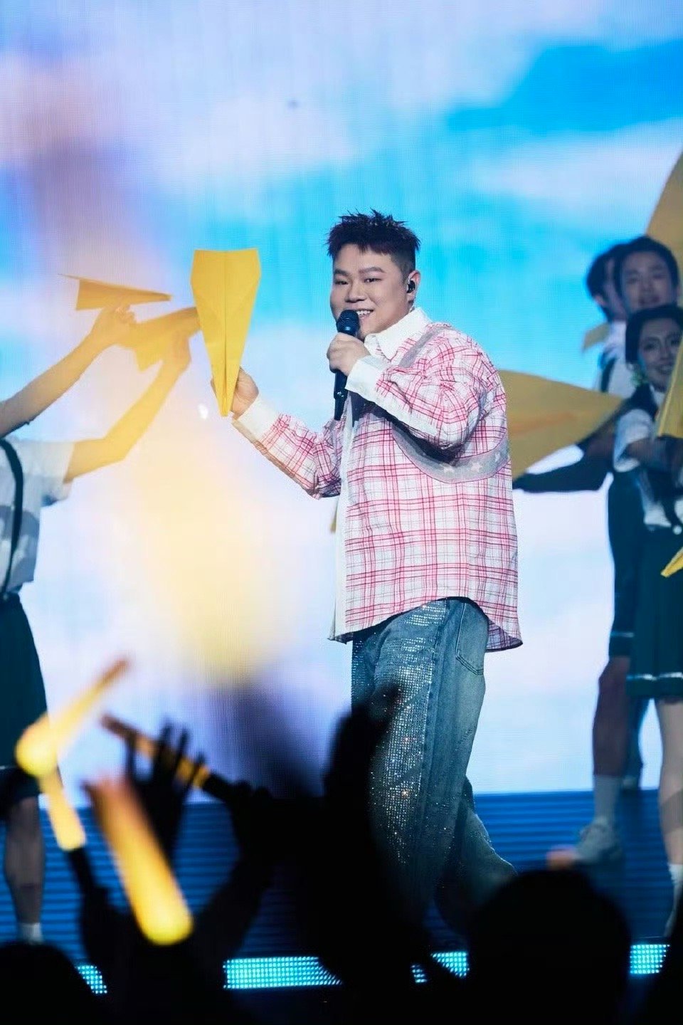 岳云鹏重生之我在重庆追燕子  从电影里哭着追车，到体育场给你留好座儿，岳云鹏在重