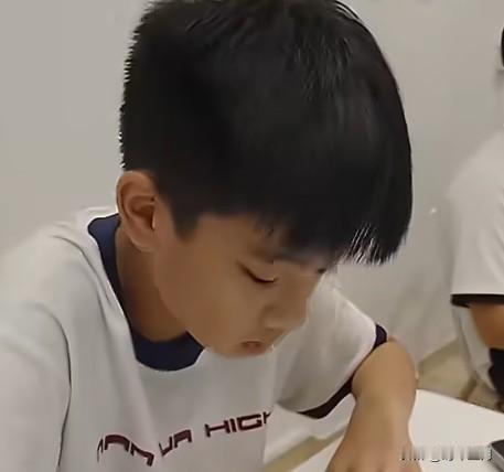 新加坡生育率跌至新低，政府砸重金“催生”能否逆转老龄化危机？

新加坡生育率去年