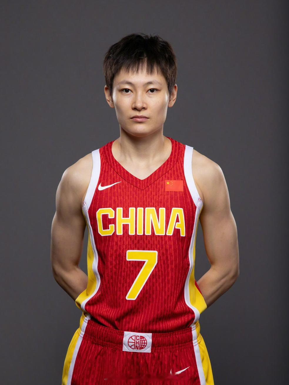 老队长啊，最后那两个犯规太不应该了…#杨力维犯规##中国女篮vs西班牙女篮# ​