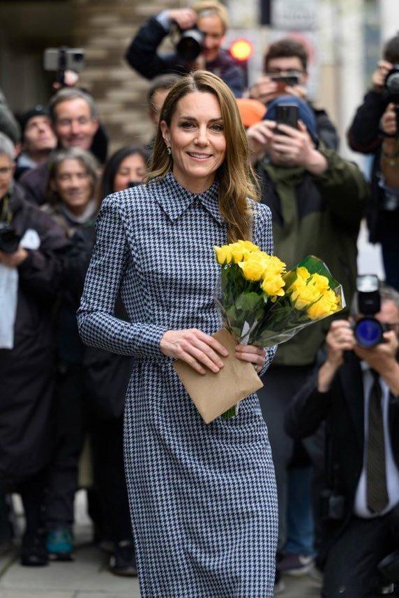 英国王室 🇬🇧11月27日，威尔士王妃凯瑟琳访问安娜·弗洛伊德中心。世界各国