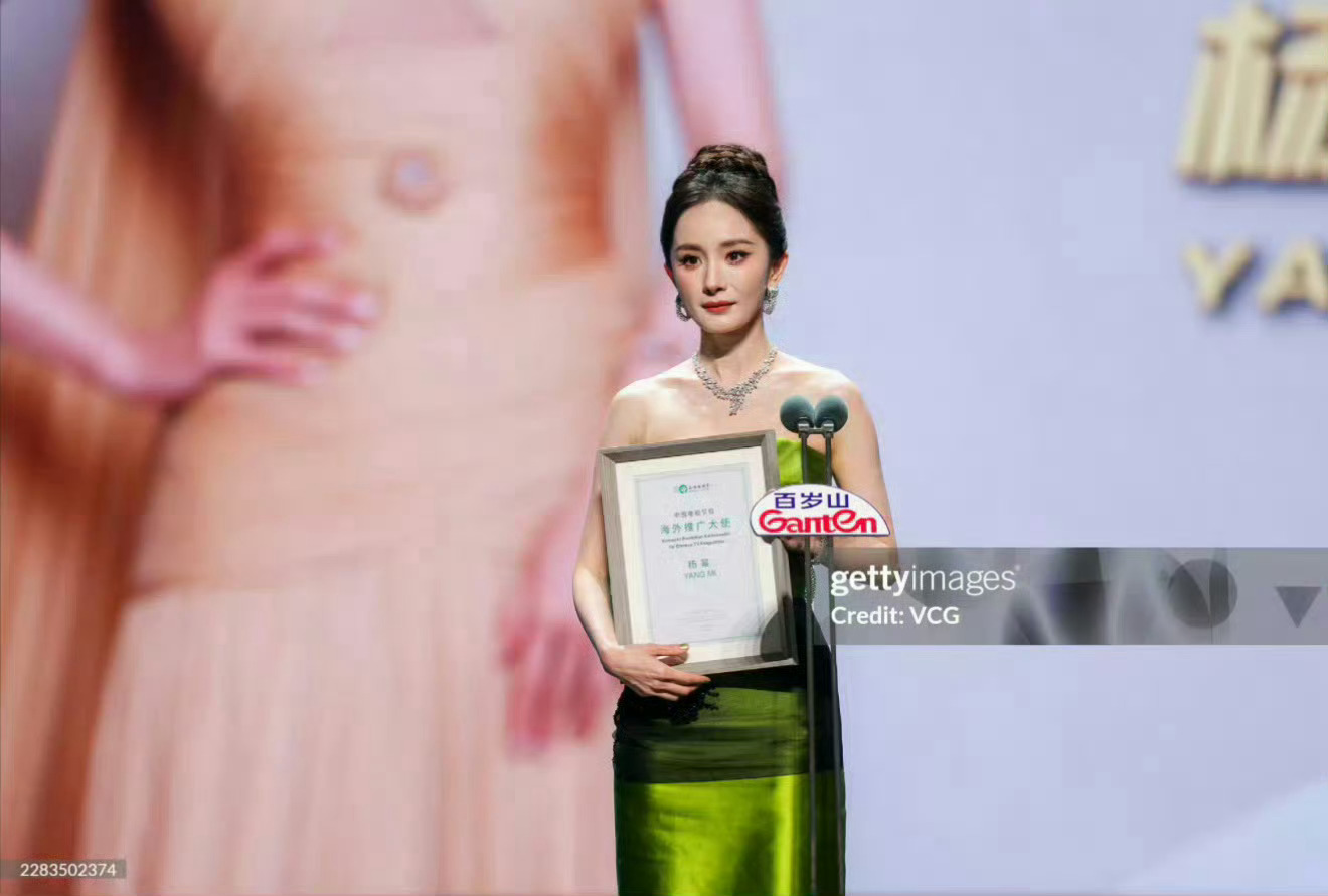 杨幂白玉兰G社生图都说了是生图啊某些人到底在装什么跑过来阴阳怪气什么G社可没有人