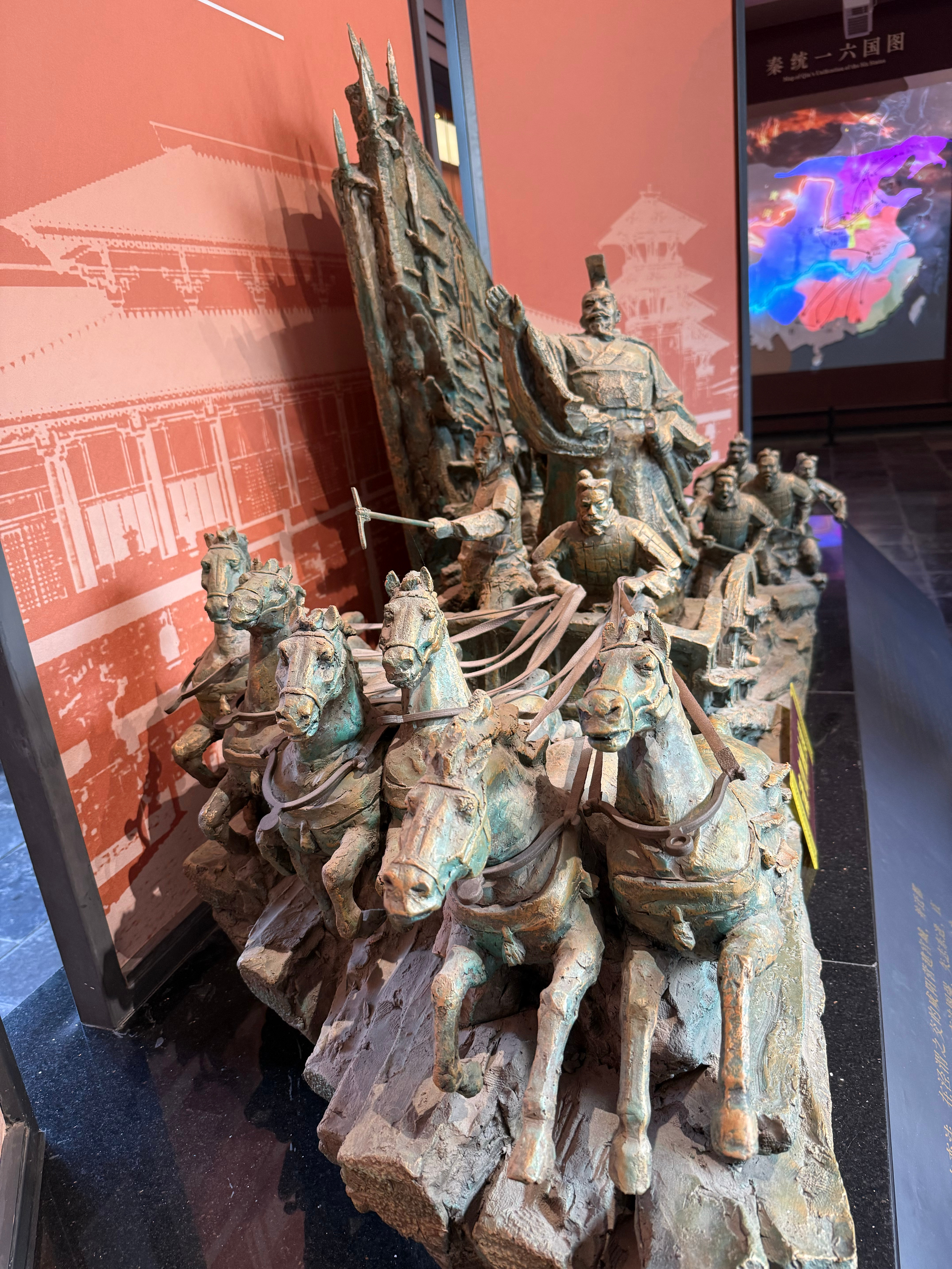 来咸阳博物馆参观是一位11岁的小学生为我们游客讲解的，这一刻我脑海里浮现的全是少