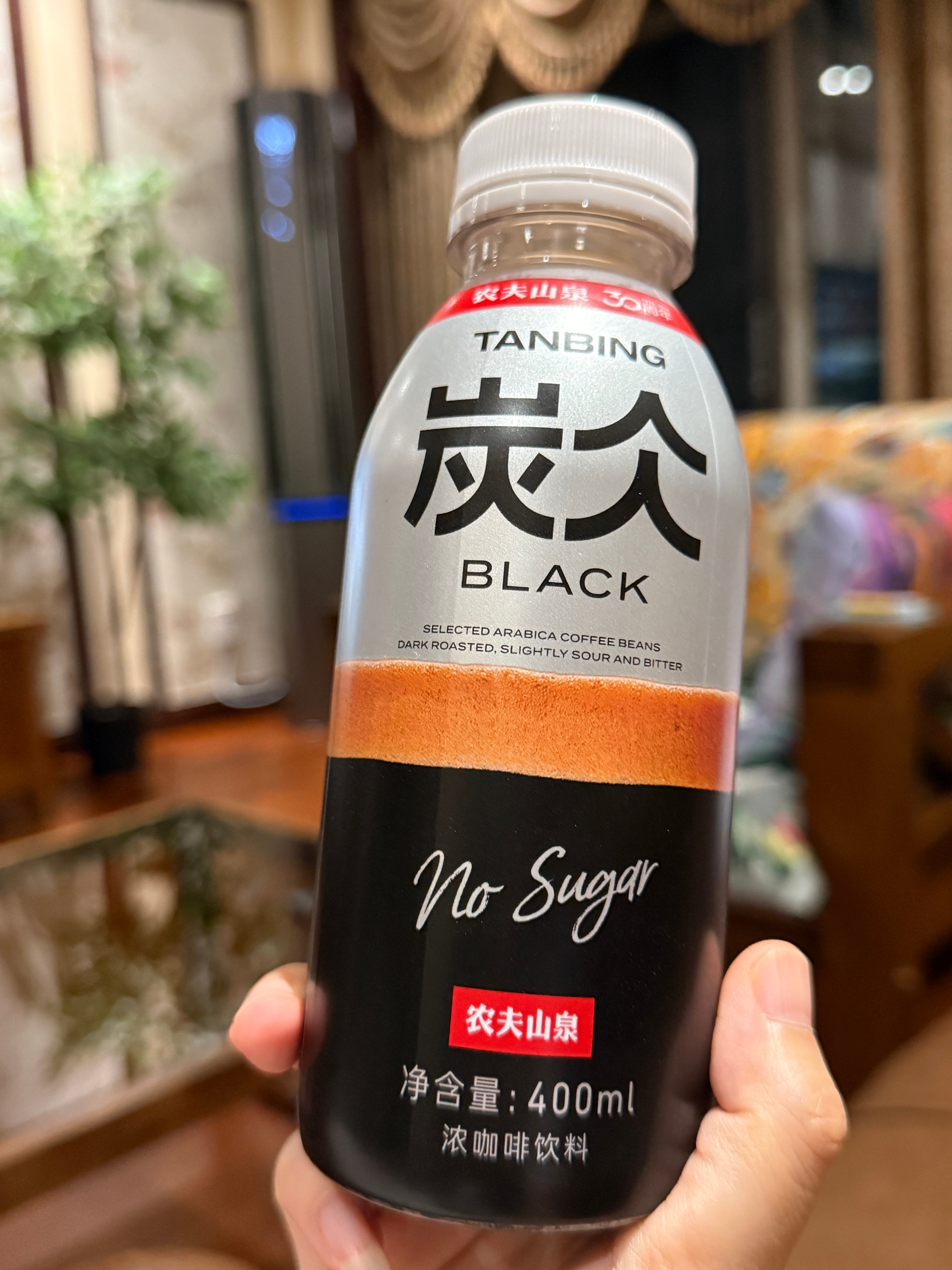 农夫山泉还有咖啡啊，刚知道，老酱喝的，我从来不喝咖啡，爱喝，但是喝了难受。 