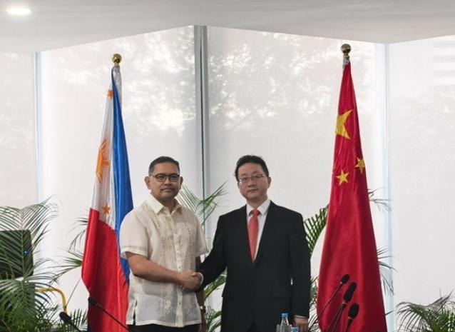 菲律宾又双叒改口了！
近日，菲律宾为了能够缓和关系，和中国进行了沟通交流，并当场