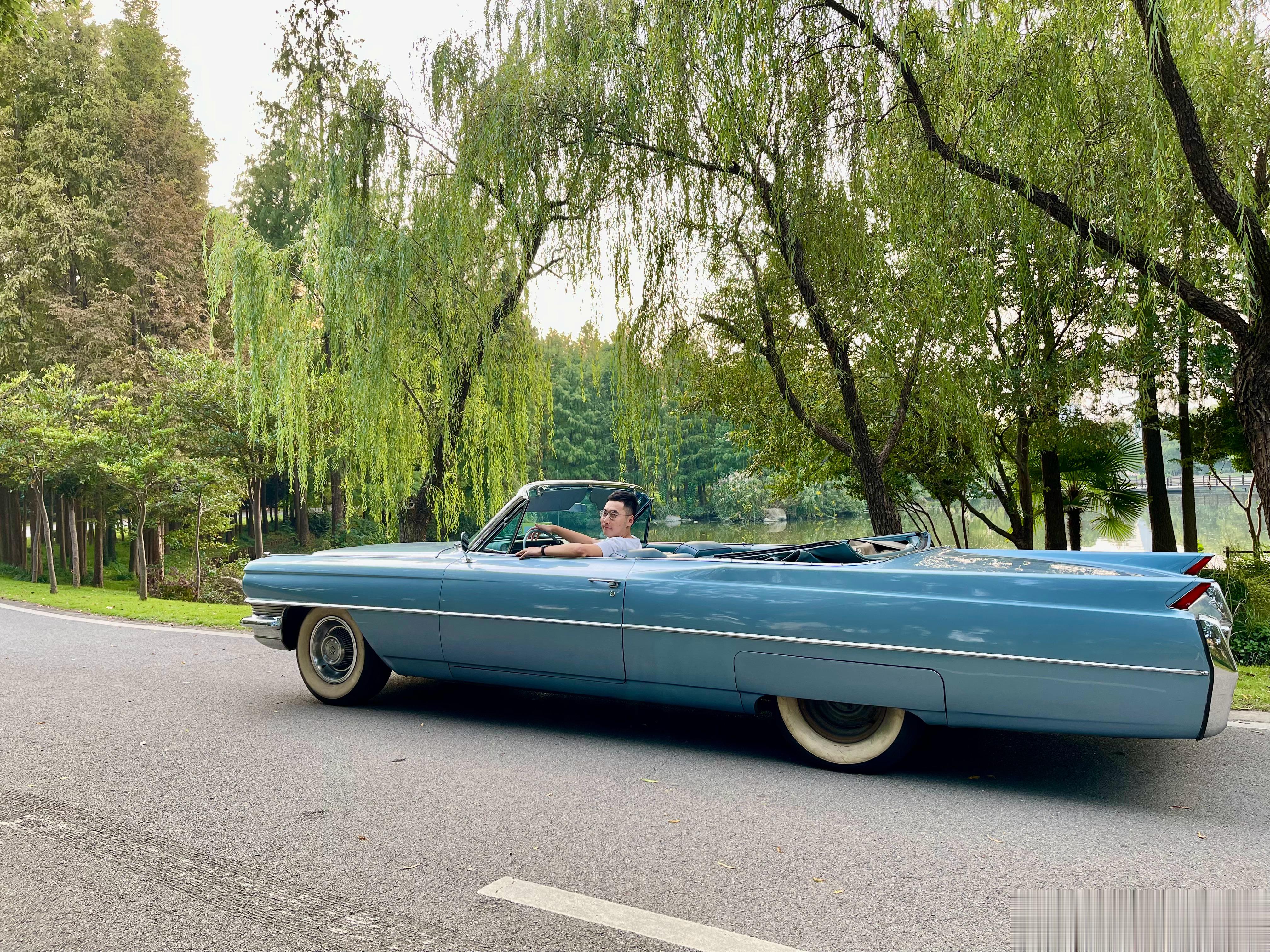 #shen车视界##上海汽车博物馆# 开着凯迪，等待拉客[喵喵]  ​​​