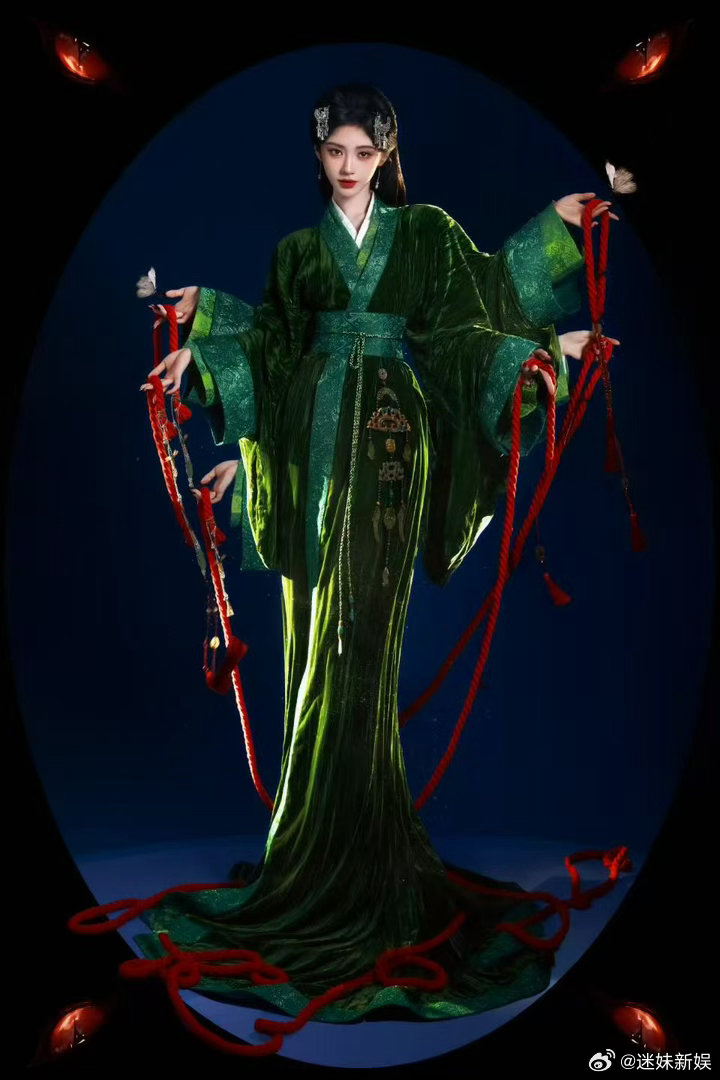 鞠婧祎青影入画鞠婧祎笑间狐眸鞠婧祎青影入画，好美， 