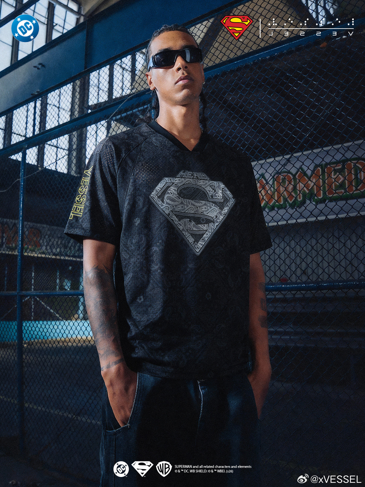 他诞生于遥远星球，也成为无数人心中的英雄象征。关于他的记忆，总是停留在划破天际的