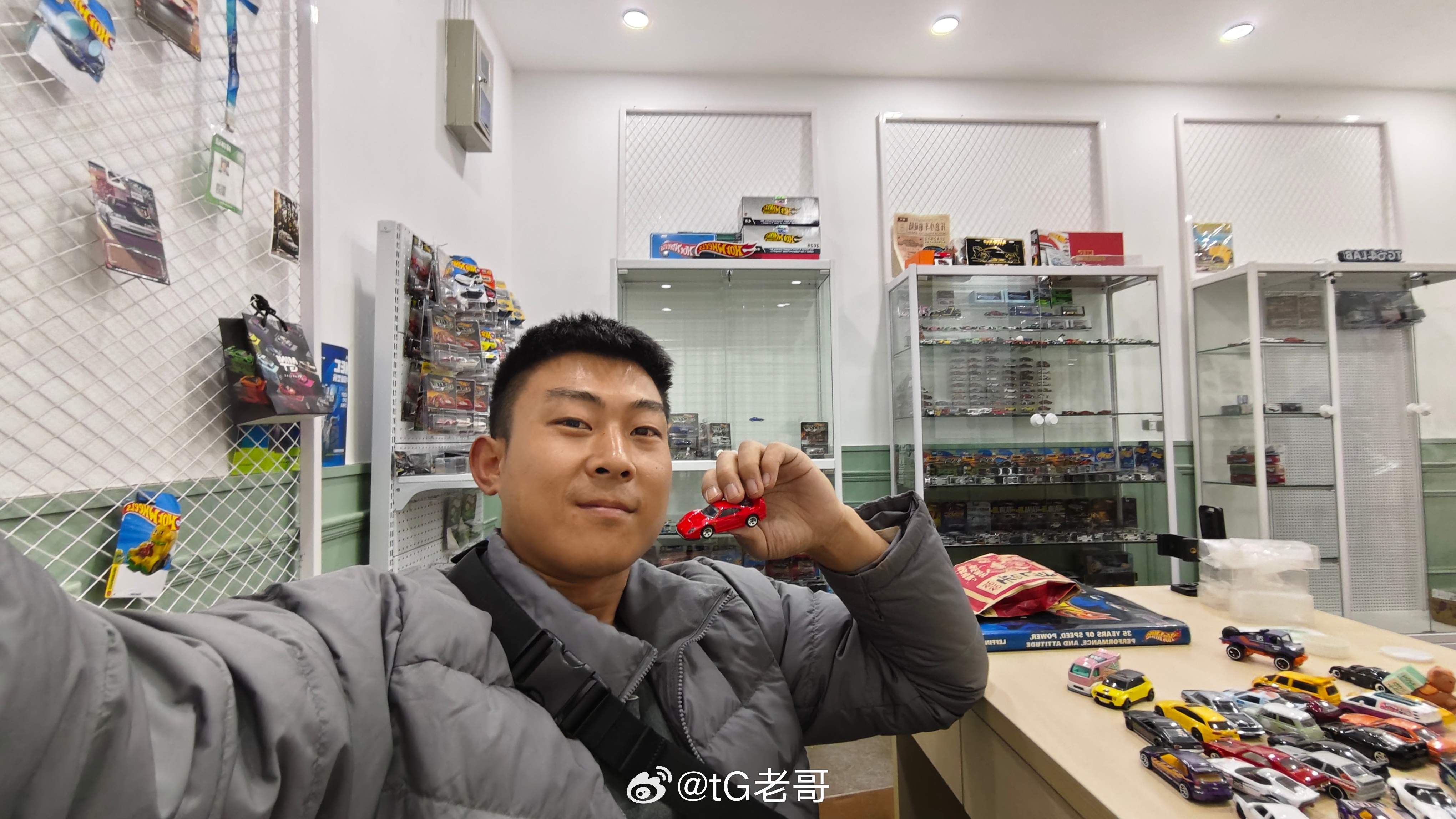 深圳改装车展限定车模被疯抢哈哈哈现在1:64车模能被大家认可还是非常欣慰的，玩了