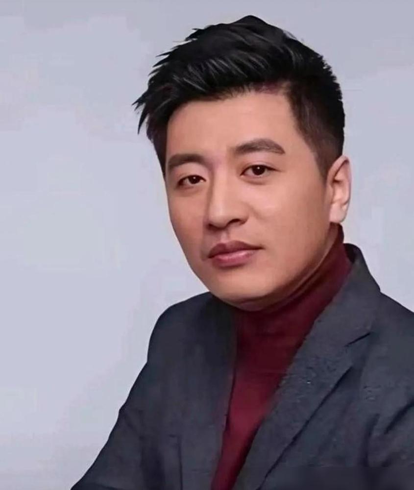 张雪峰走后才明白他说的都是真话。

我家亲戚前几年就为了孩子进医院的事折腾过。以