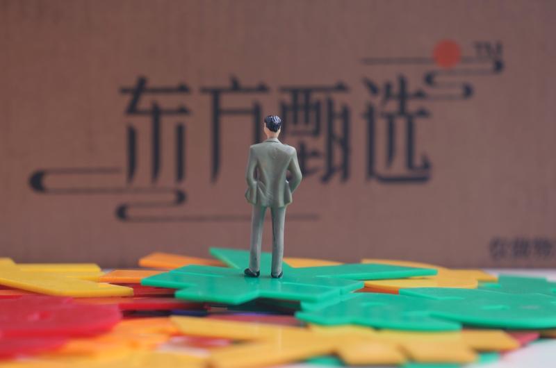 东方甄选主播明明天权离职这事闹得挺大。


4月24号，东方甄选人力发公告，俞敏