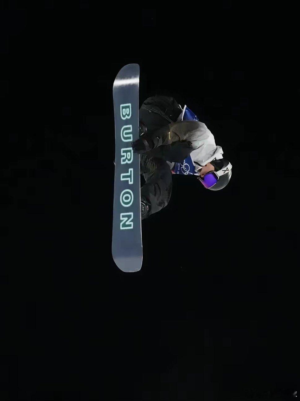 苏翊鸣大跳台晋级决赛卫冕冠军苏翊鸣米兰冬奥会有惊无险以第4名晋级决赛，能否卫冕8