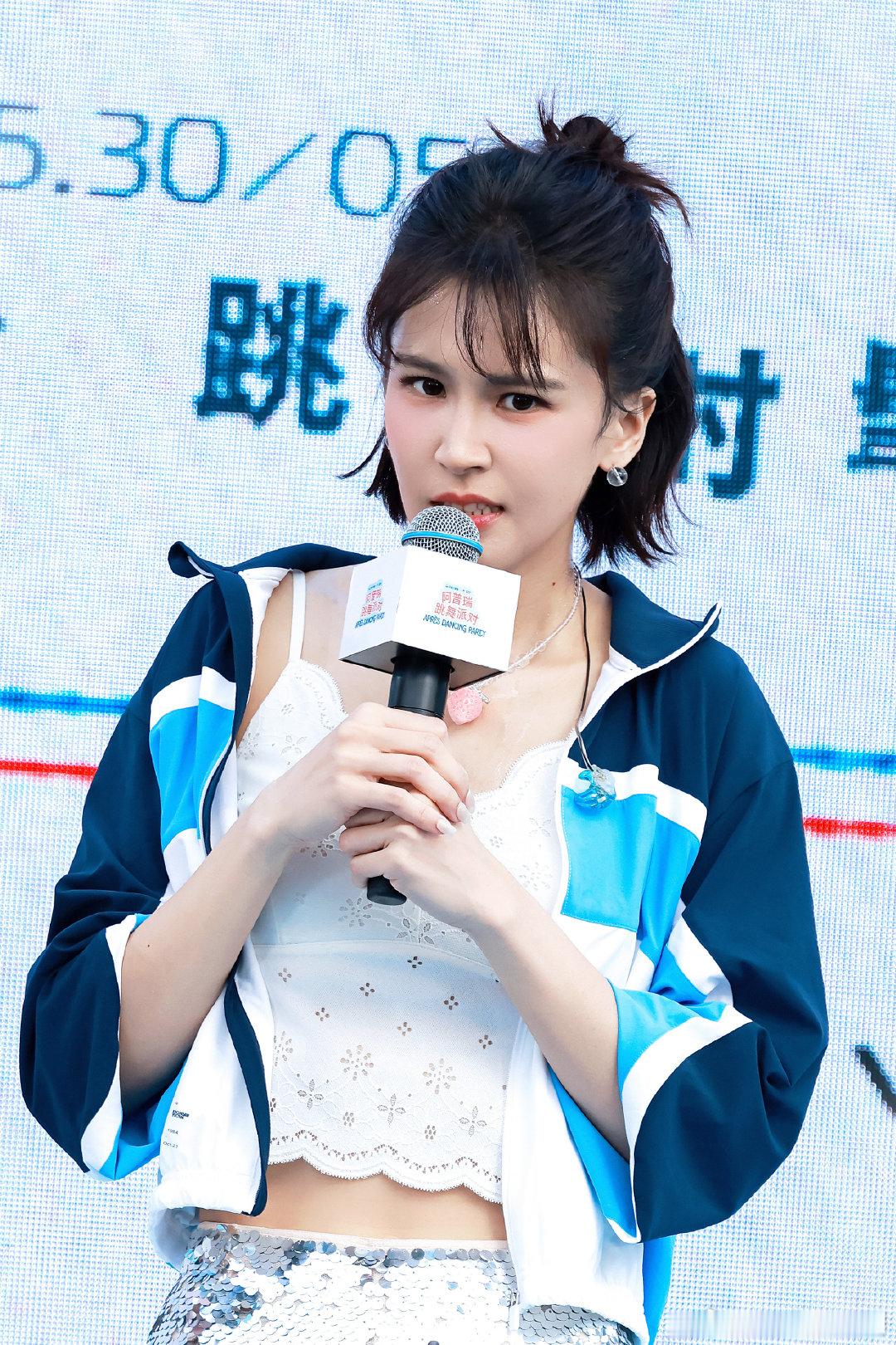曾沛慈曾沛慈浪姐公演百分百胜率曾沛慈公演百分百胜率 这个曾沛慈太争气了，公演百分