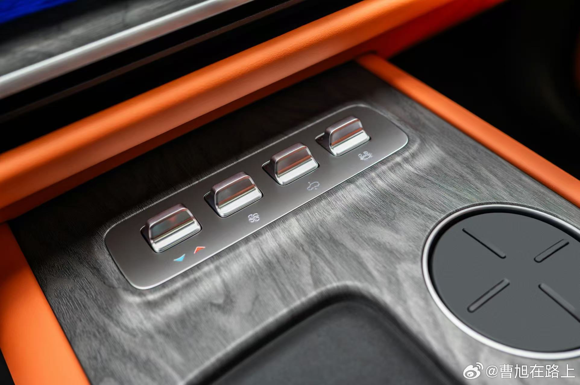 破烂画师来了，哈哈哈哈哈之前魏牌V9X那几个实体扳键我还猜有什么好玩的设定今天果