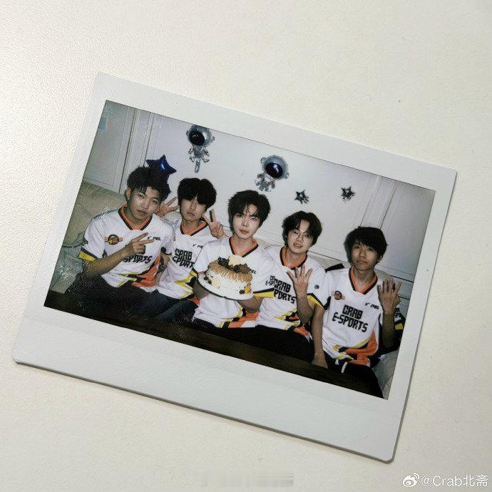 北斋24岁生日快乐 生日快乐呀~bzz 新的一岁平安喜乐 万事顺遂斋贝备忘录  