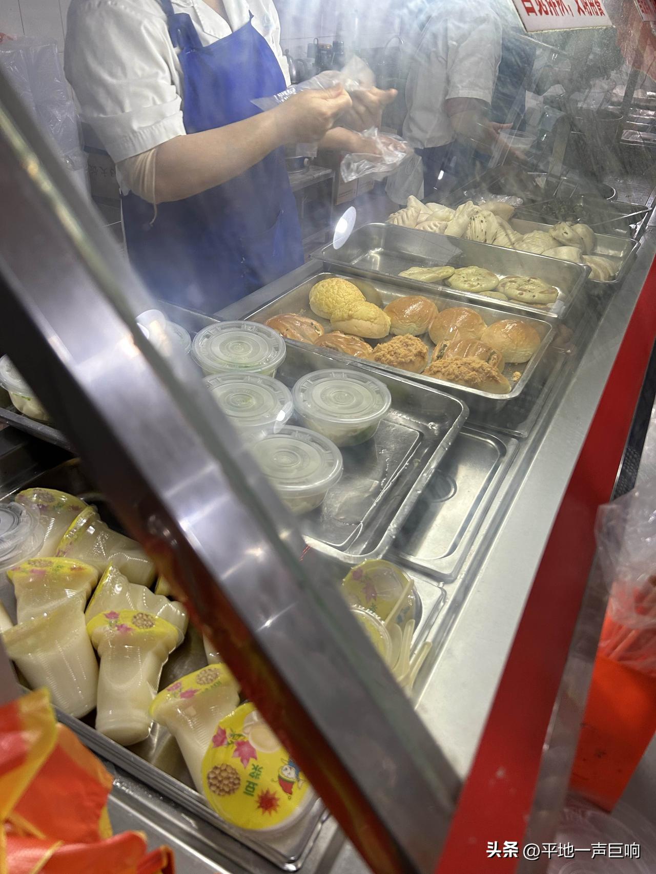 我现在有一种感觉就是，

全中国最好做生意的地方就是医院了！

因为医院人满为患