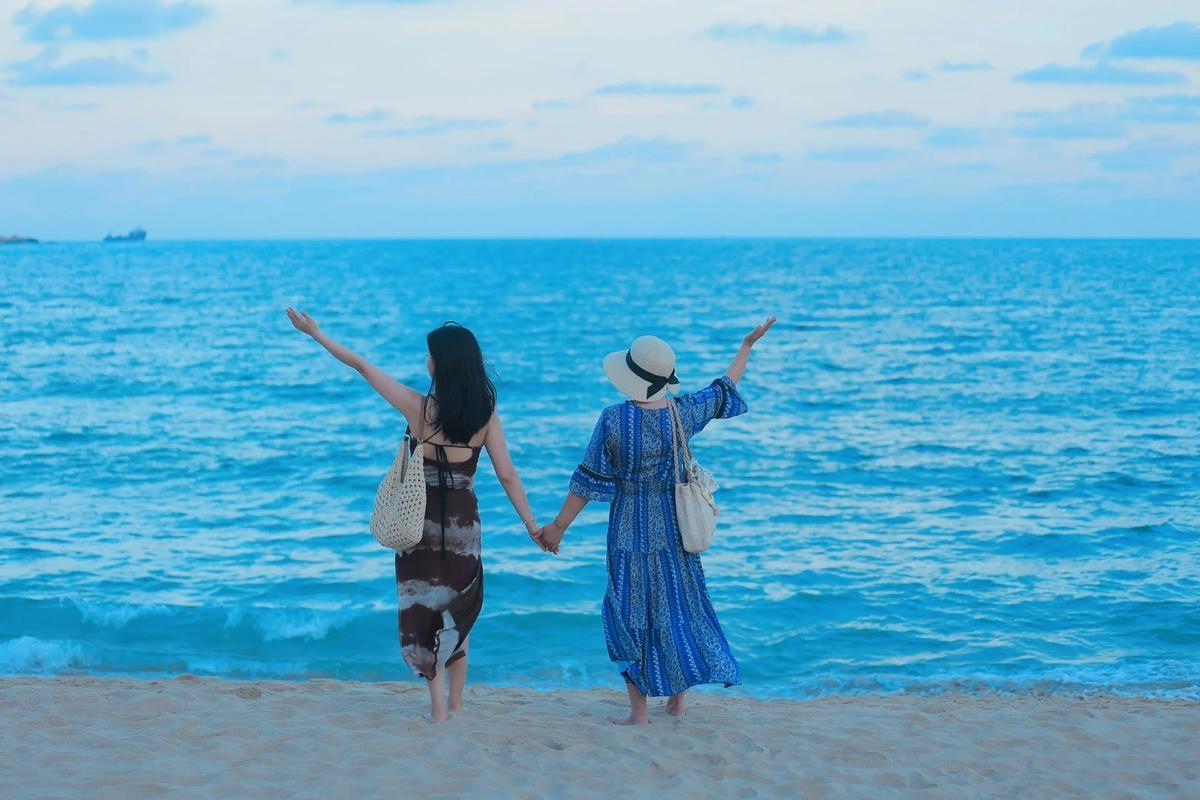 “离大谱了！”北京，一女子和母亲去韩国济州岛旅行，突然接到外婆去世的电话，母女二