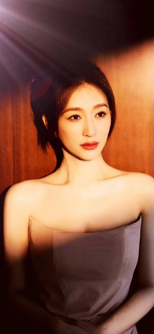 李小冉F1时候所以这是带头盔的李小冉＆拉塞尔f1中国大奖赛