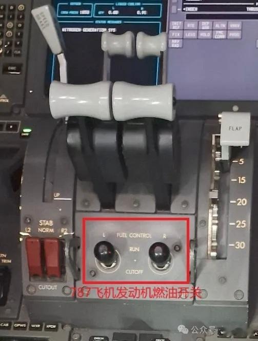 08:07:33 UTC：飞机收到起飞许可。08:07:37 UTC：飞机开始滑