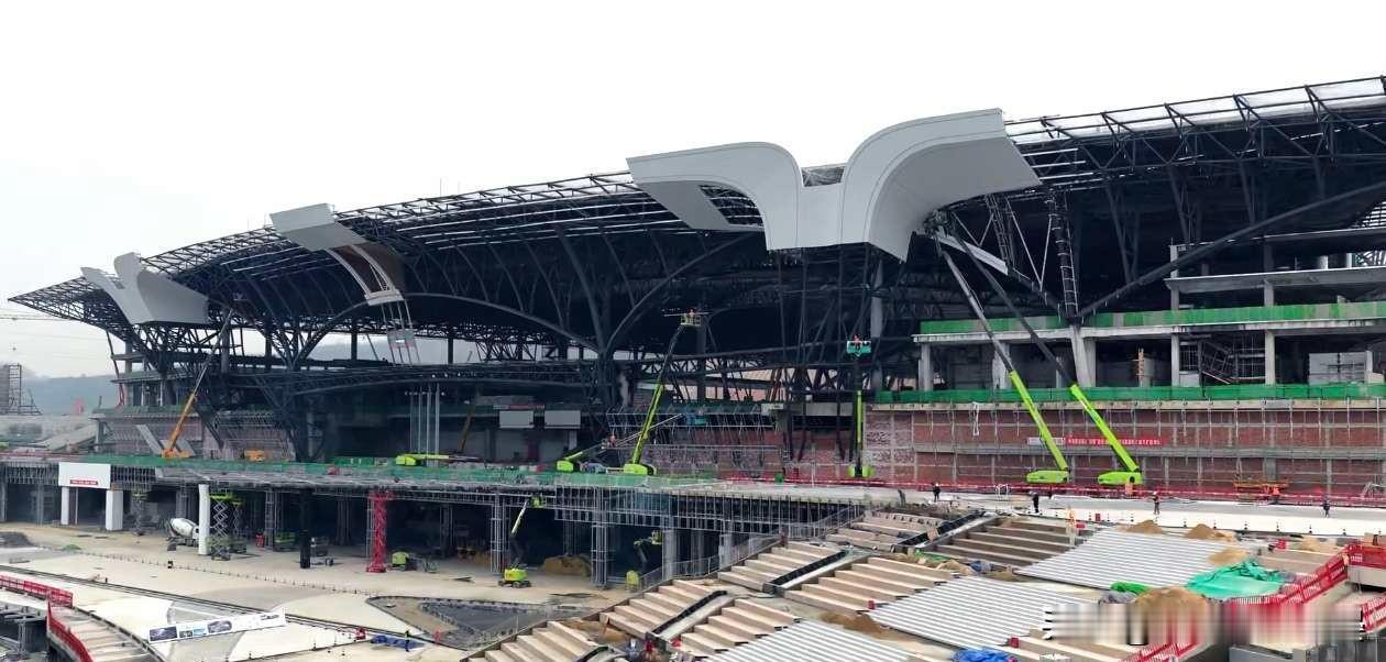 西安东站工地热火朝天！进度一眼看得见，以后出门更方便

西安东站建在西安高铁东城