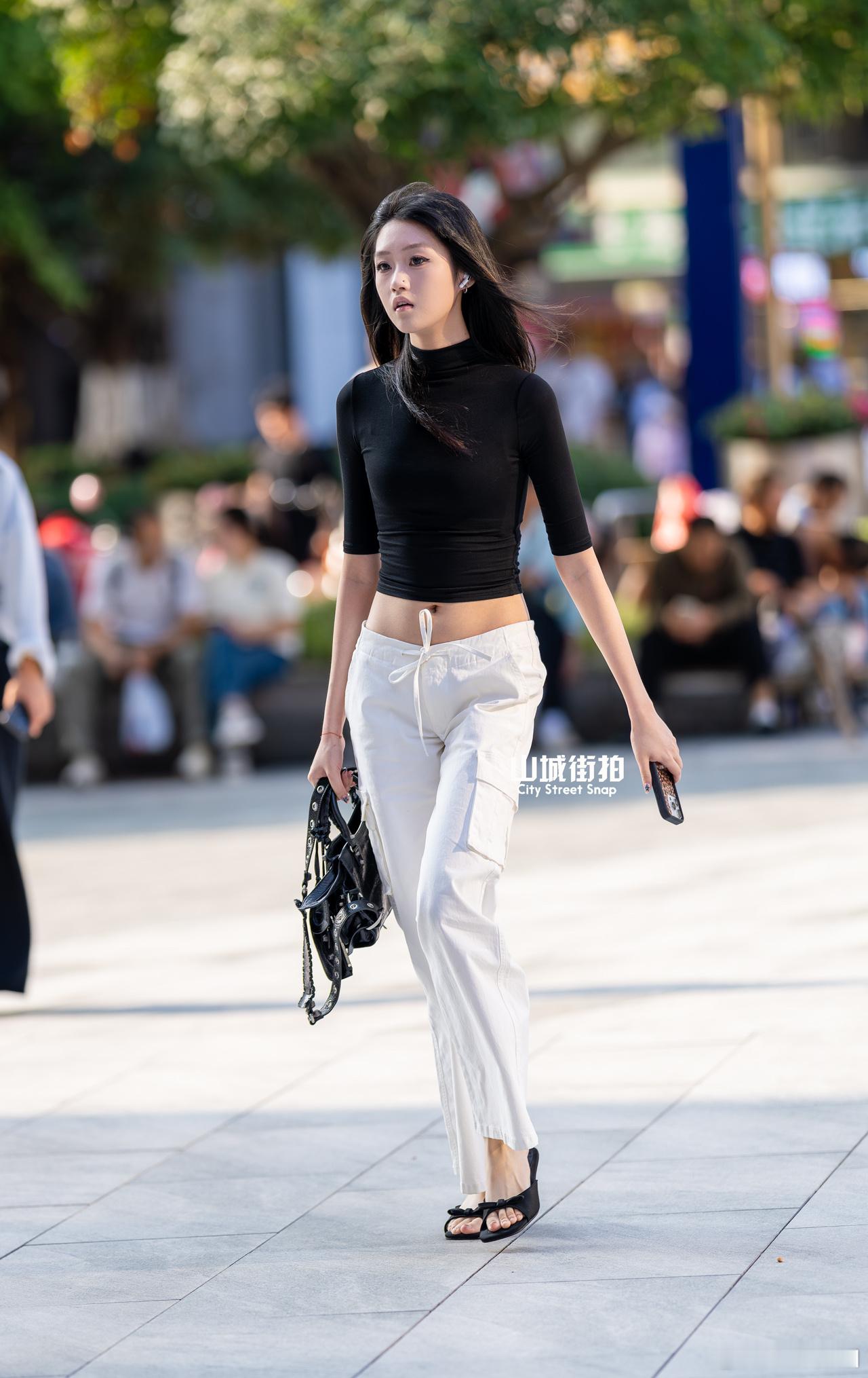 有光线还是比阴天有质感，阴天没光只有靠修~ ​​​