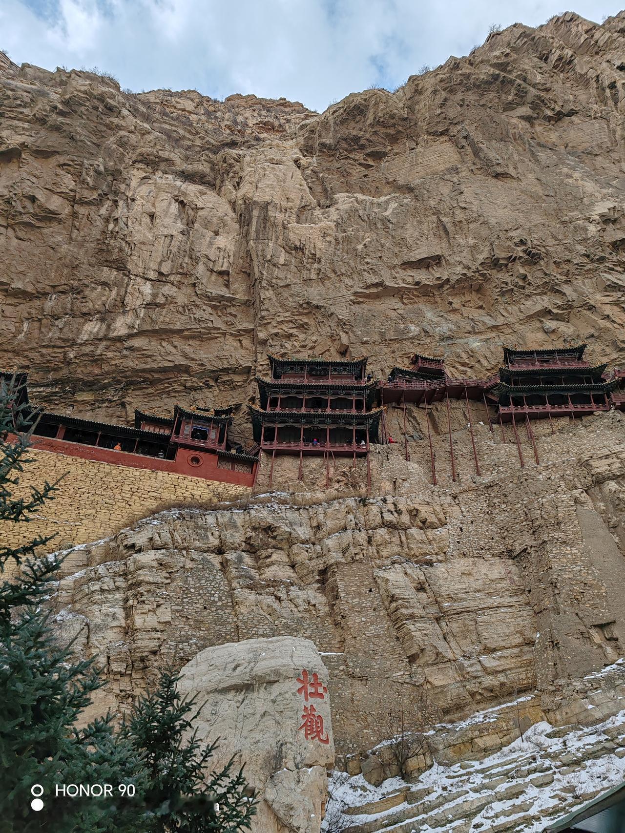 在这个寒冷的周末，我们再度来到大同，去了旺季时一票难求的悬空寺、排不上号的凤临阁