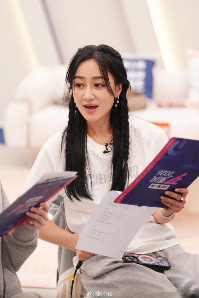 赵子琪回应不让拿包是不了解流程姐姐们也太温柔了吧！误会解开全是理解和温柔，太好哭