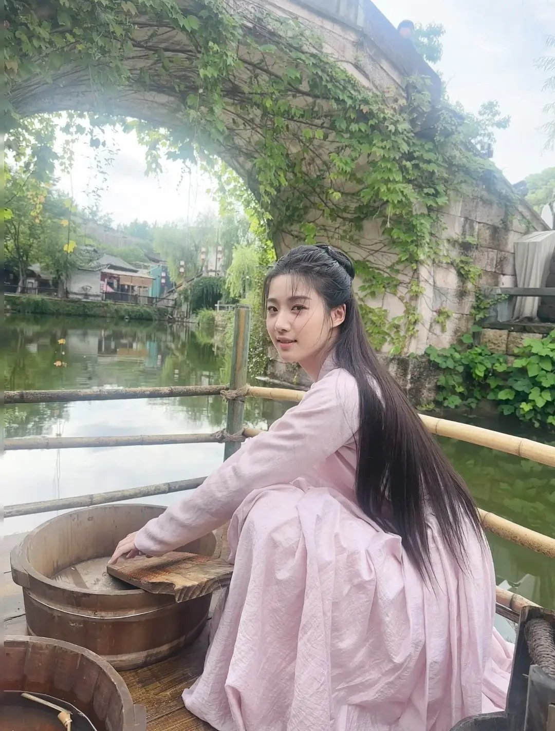 卢昱晓脱离了郭敬明，造妆又不高级了，觉得还是郭敬明懂她的美 ​​​