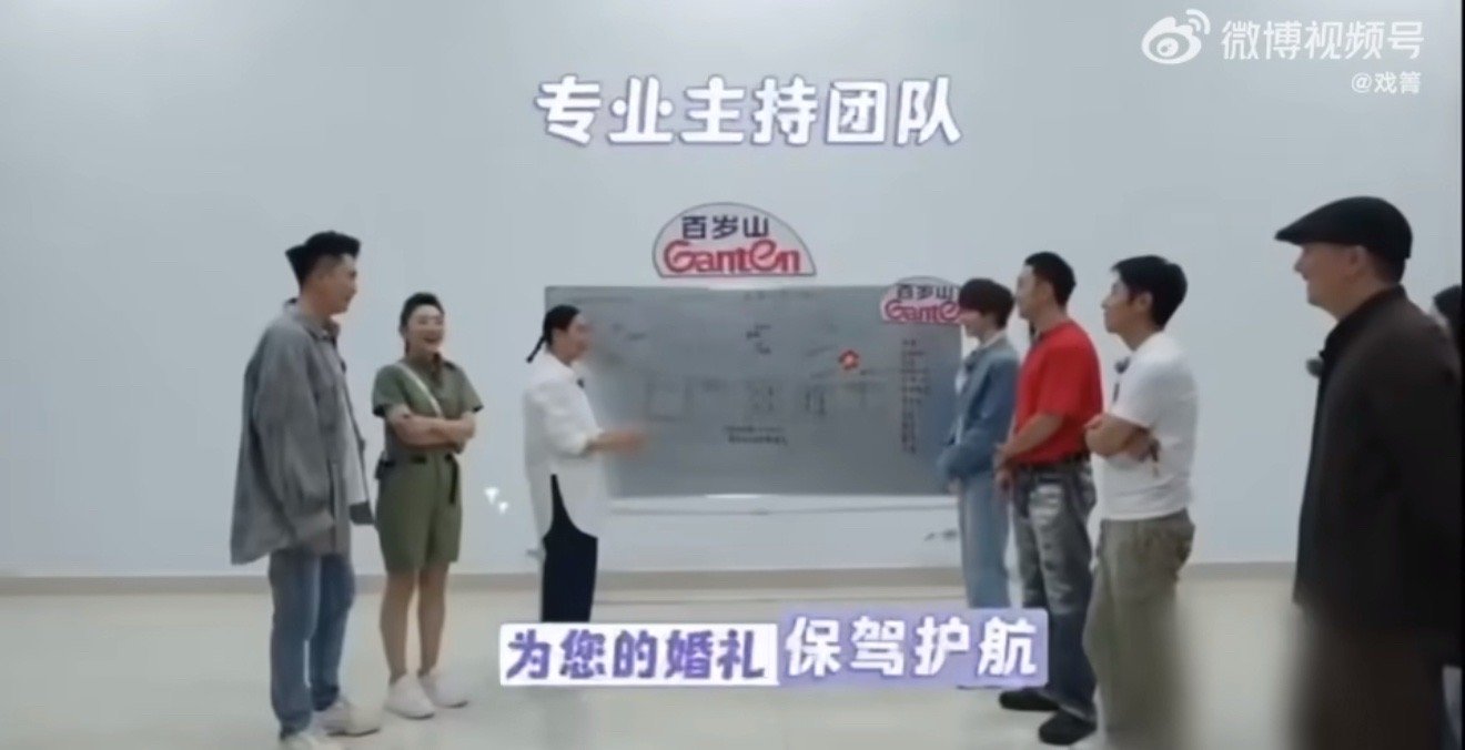 惠英红刘宇时尚设计师和她的特助 谁懂！惠英红和刘宇汇报方案时，一个沉稳老练字字珠