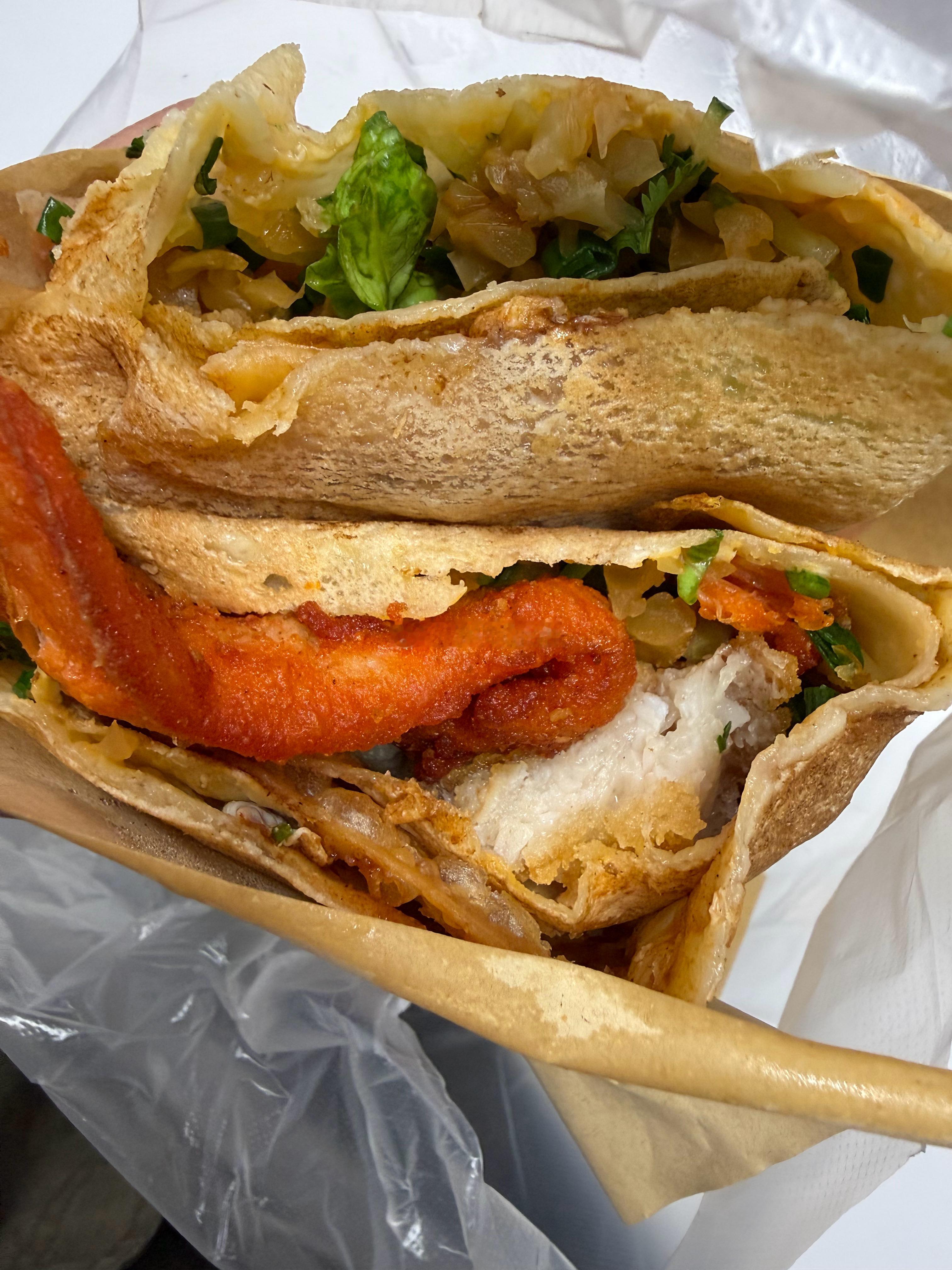 一个人炫了一个21元的煎饼果子！撑得我快走不动路了。 