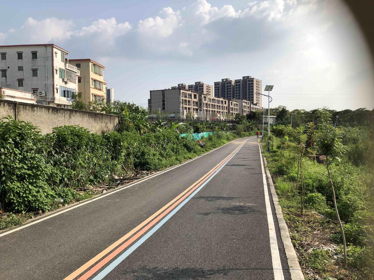 论当今实体经济的出路

在数字化浪潮的席卷下，电商如同一股汹涌的洪流，迅速改变了