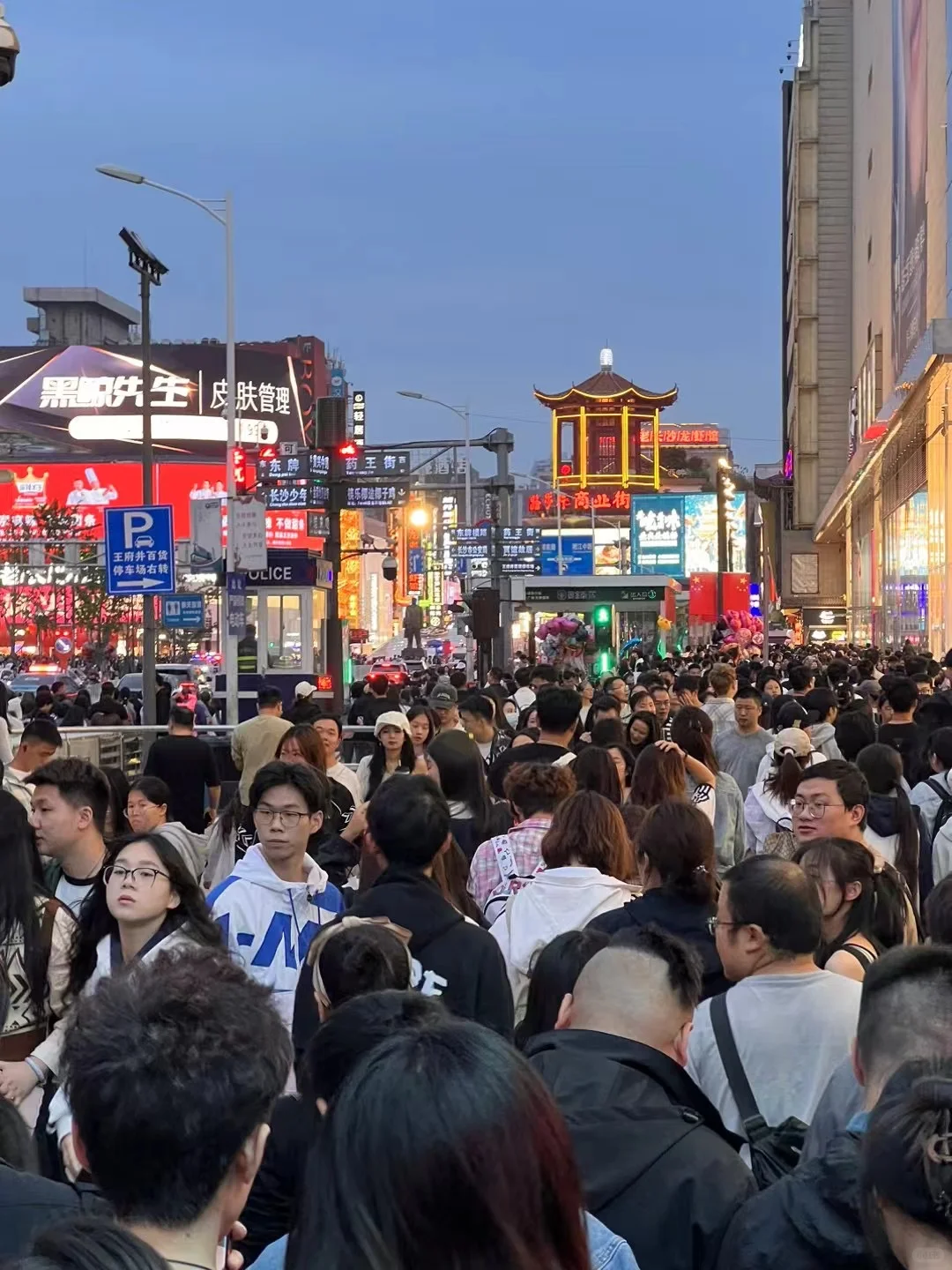 长沙五一广场10.1人流实拍。。。离谱 😱