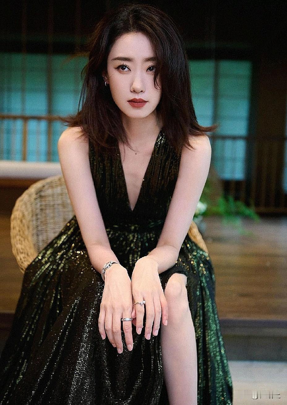 真搞不懂，凭实力爆红的张小斐，怎么说不香就不香了？
想当年《你好，李焕英》一爆，