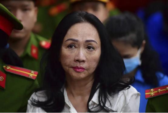 法庭宣判死刑那一刻，她没有求饶，而是开出价码：愿意捐出200万亿买自己一条命，说