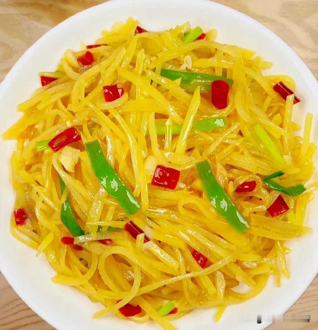 这个问题还真是不好回答，需要根据实际情况来选，连锁餐厅干净规整、流程统一，不出错