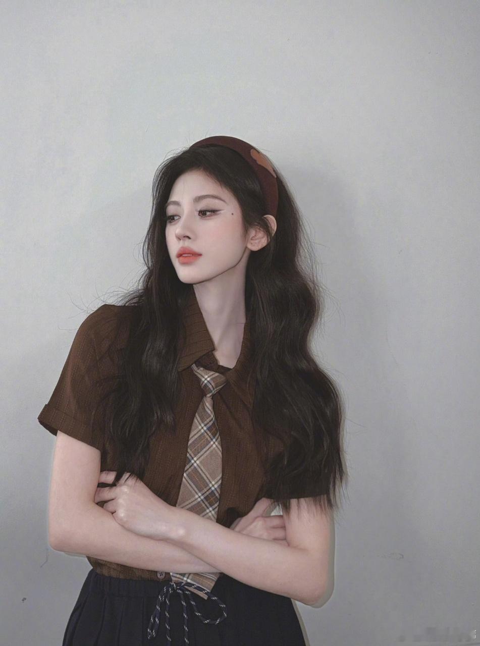 鞠婧祎9年后再出席星光大赏 哇哦！星光大赏官宣鞠婧祎时隔9年出席活动，这消息就像