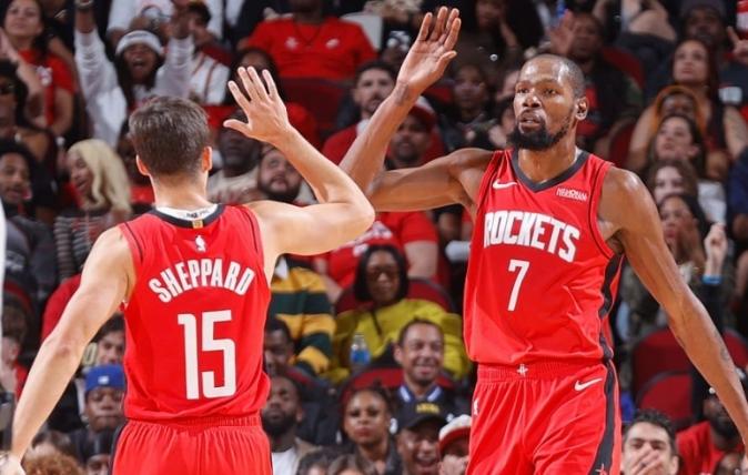 火箭大战骑士，米切尔状态爆棚，火箭伤病不断，这场比赛火箭很危险呀。

北京时间1