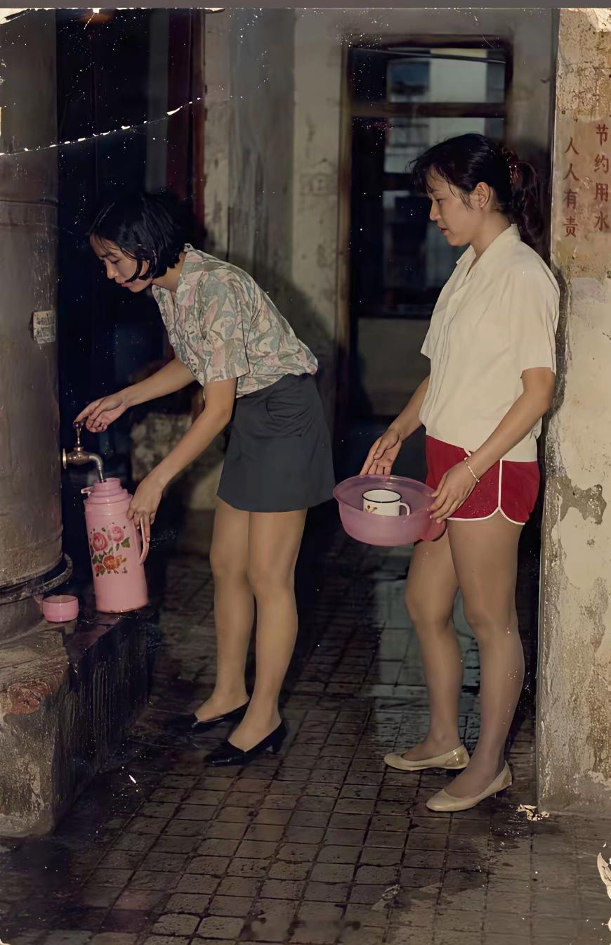 上世纪，深圳打工人的青春。这是70后、80后一代人得记忆吧？