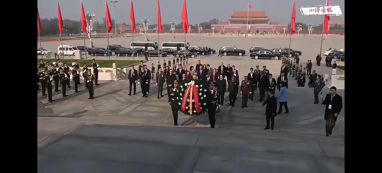 这个可以说开创了西方政要的先河，意义不一般！

日前来华访问的西班牙国王向人民英