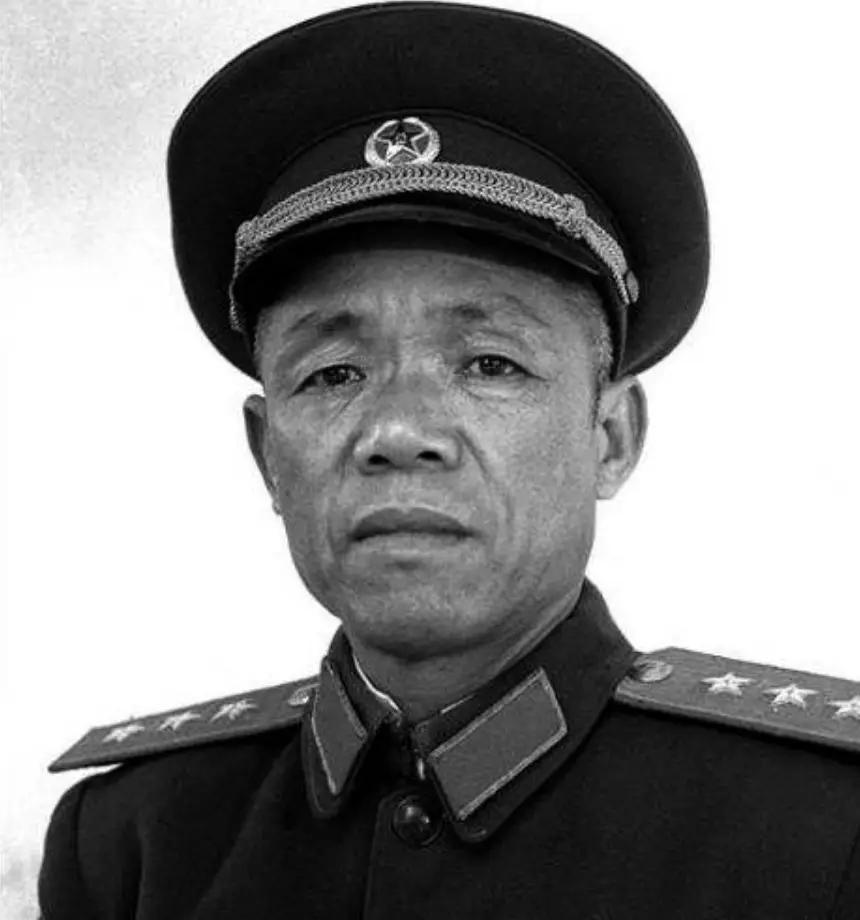 1986年，韩先楚临终前，对跟随自己多年的秘书姚科贵说，我要给总政治部主任余秋里