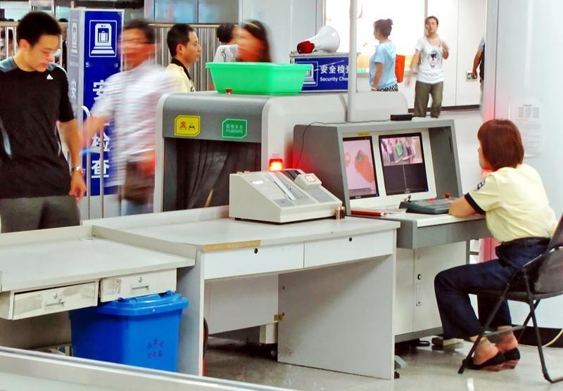 磁共振检查对人体有辐射危害吗? 磁共振检查对人体没有辐射危害。它不使用电离辐射，