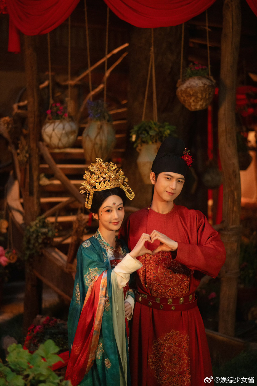 杨紫的演技早该拿奖了仙侠、现实、年代剧全能驾驭，连睫毛都藏着情绪，杨紫的演技不该