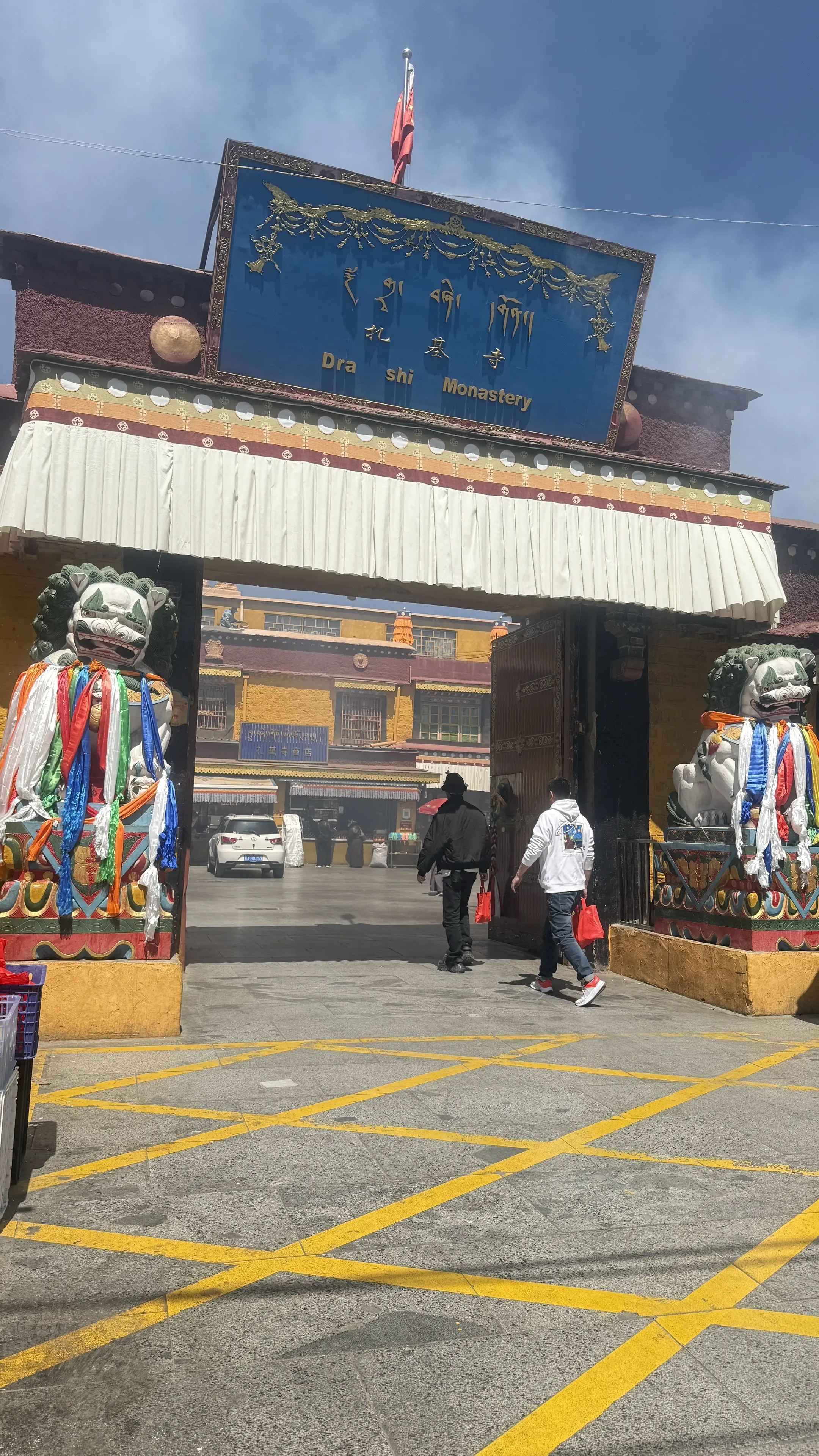 星期三来扎基寺顶礼扎基拉姆 嗡嘛摩 那摩统统扎扎 娑哈 嗡嘛摩那摩统统...