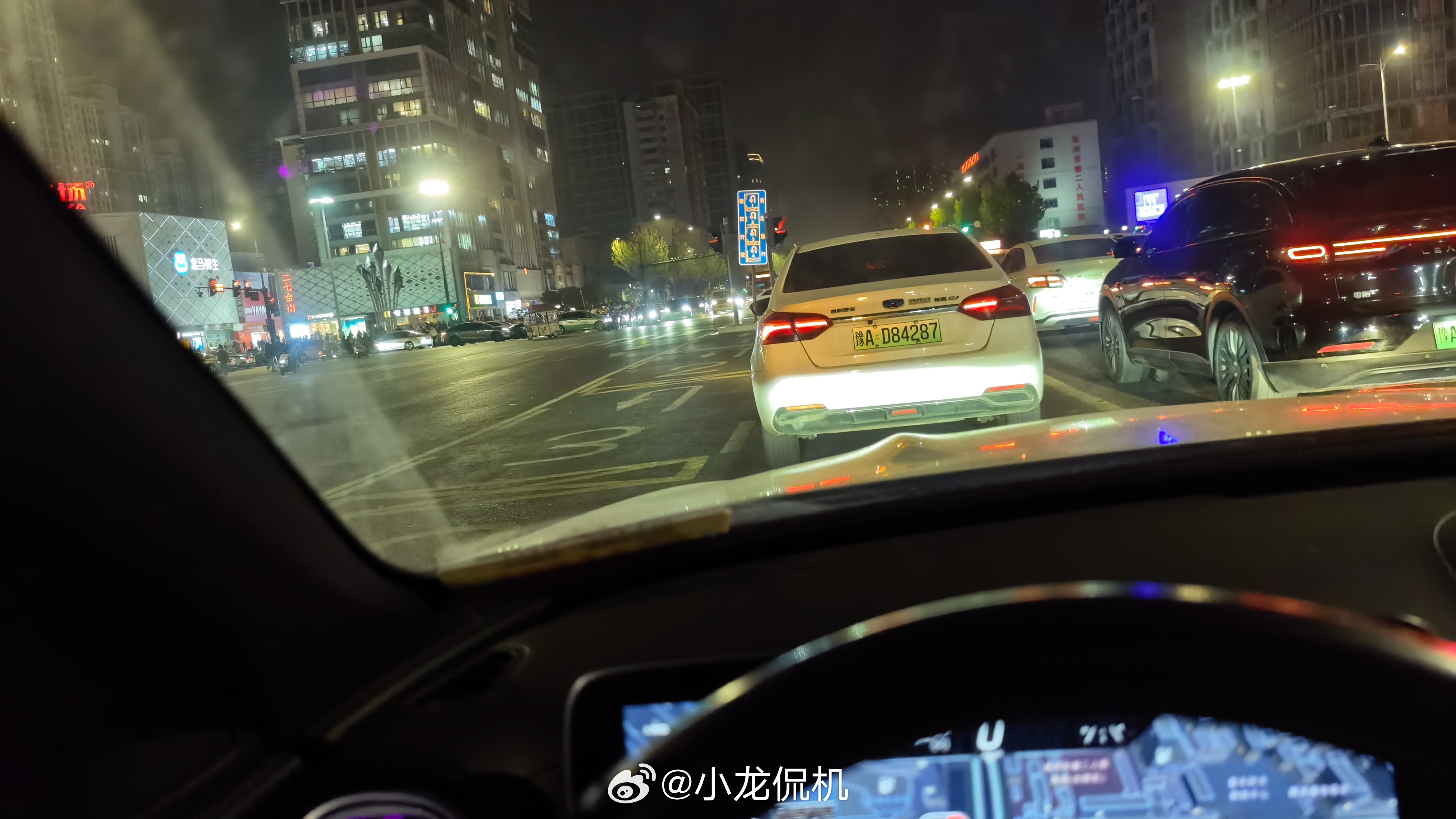 郑州对新手司机真的非常不友好今天回家24km开了将近2小时，中途无任何车祸意外。