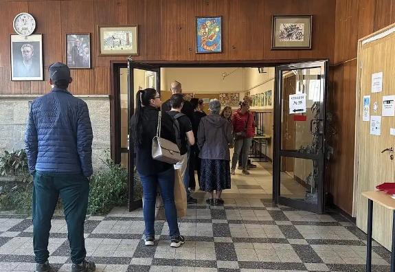 五年选八次，保加利亚再次刷新自己的政治纪录，这次胜出的是亲俄前总统拉德夫，他一直