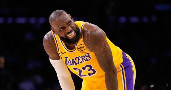 这场确实拉，但老詹最后没有选择自己出手（平分，进了绝杀上10分，不进加时赛还能刷